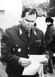Генерал Лев Рохлин на избирательном участке